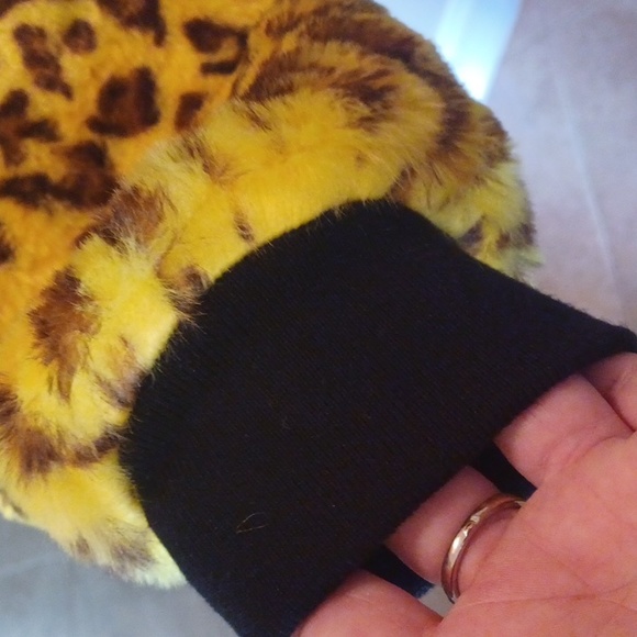 SOURPUSS 3XL YELLOW LEPARD FUR BOMBER JACKET ZIP CLOSURE/POCKETS SOLD OUT - Picture 4 of 13